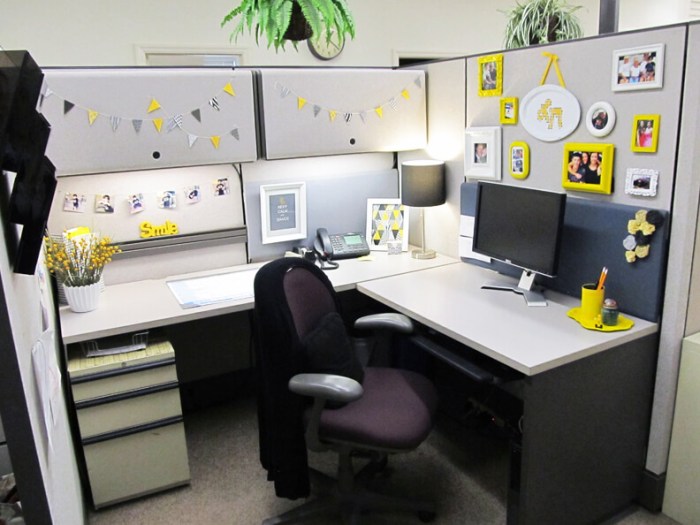 Office desk decor ideas